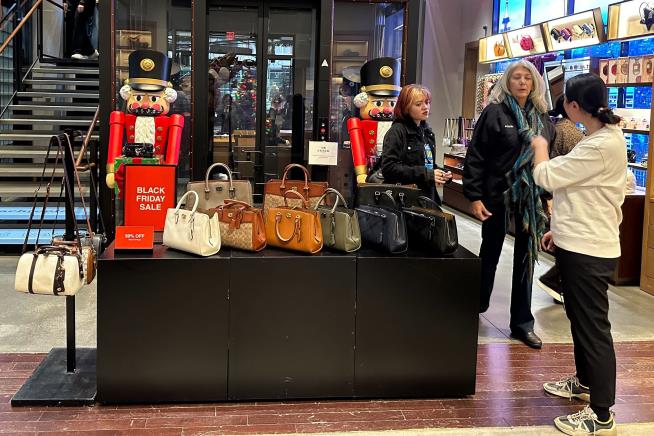 Retailers Boost Discounts to Lure Hesitant Shoppers