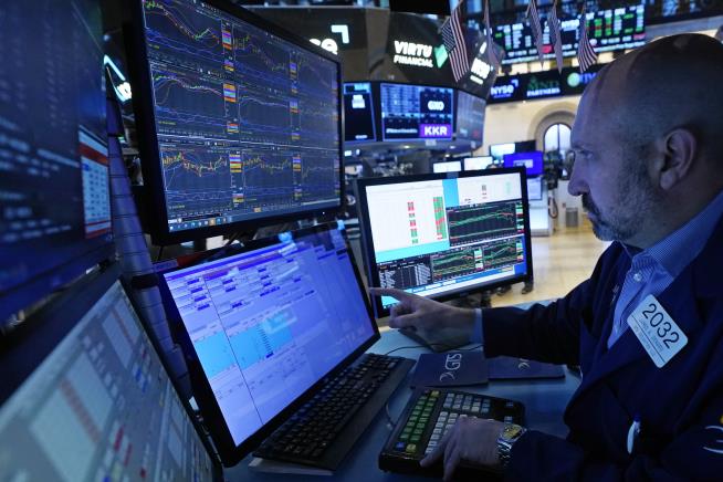 Tech Stocks Help Wall Street End Losing Streak