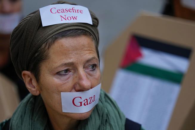 US Stands Alone in Vetoing UN Resolution on Gaza Ceasefire