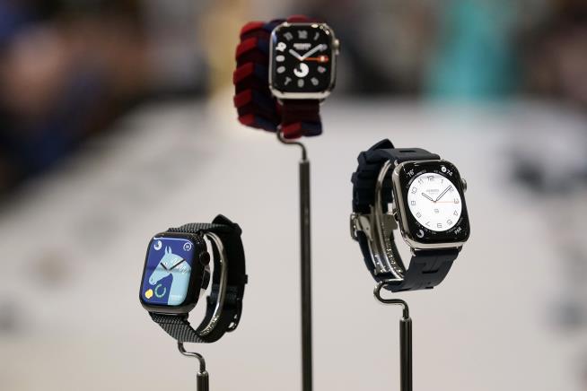 Apple Halting Sales of 2 Smartwatches