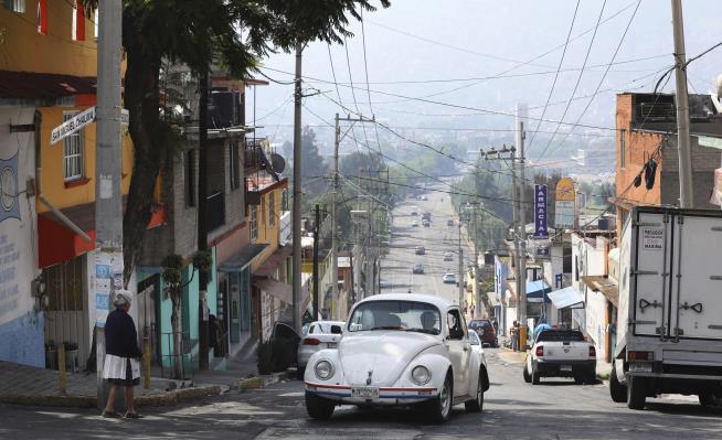 VW Beetle Still Rules in Mexico CIty Neighborhood