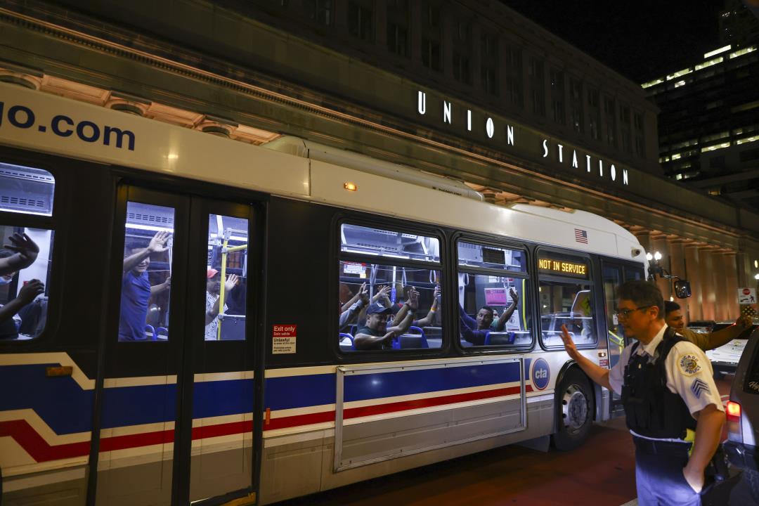 Big-City Mayors Vent at Texas' Migrant Buses