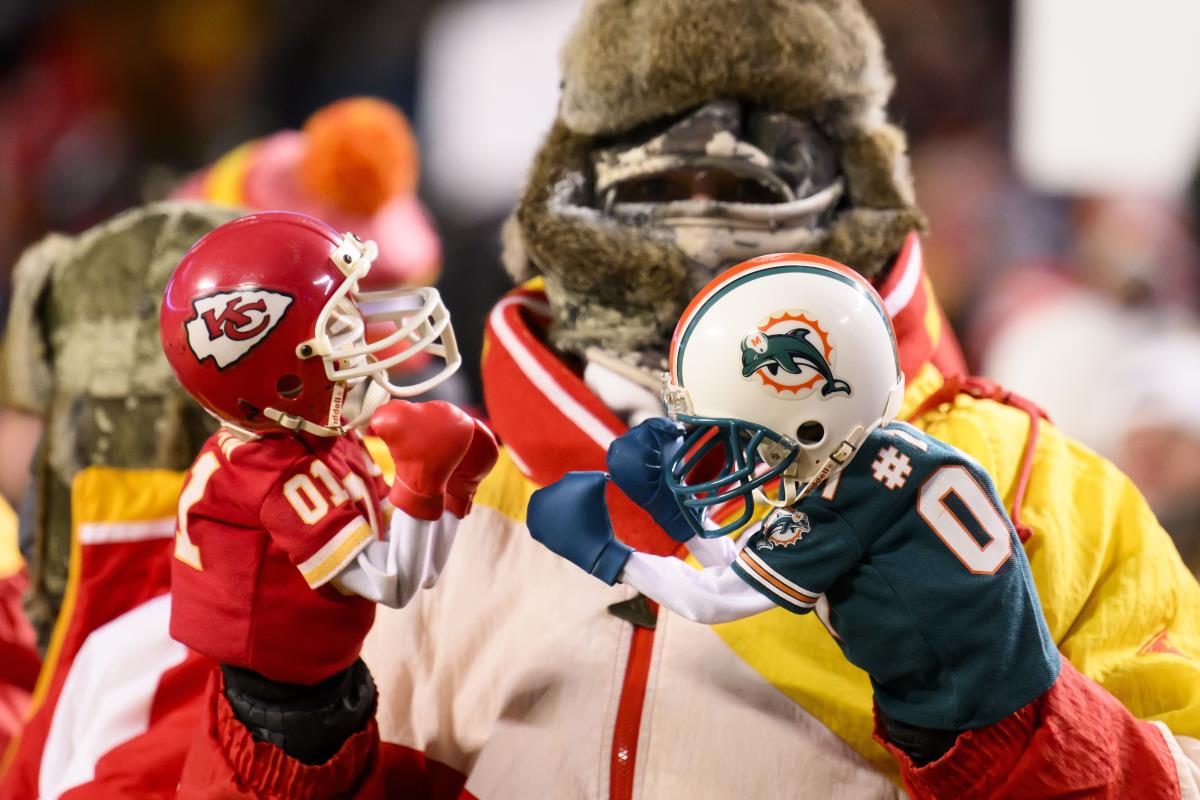 Dolphins-Chiefs playoff game on Peacock sets streaming record with average  of 23 million viewers