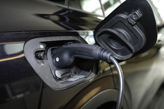 On Gas vs. Electric Cars, New Focus Is on 'Superusers'