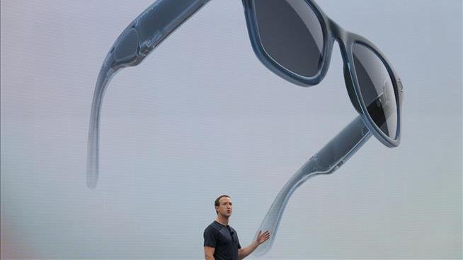 Zuckerberg Makes the Case for His Headset Over Apple's