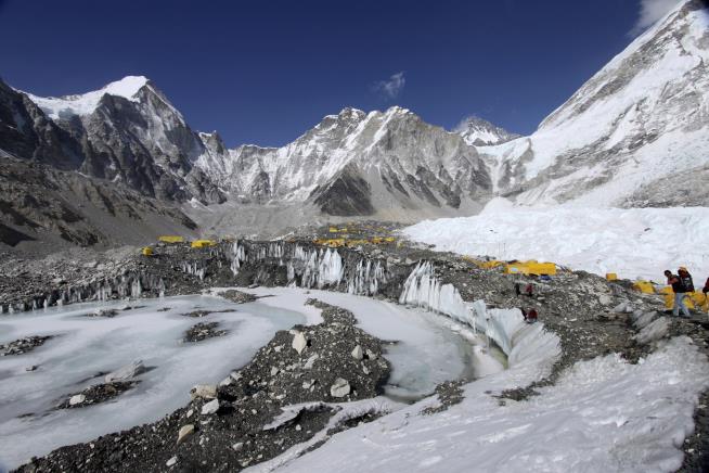 New Everest Rule: You Can't Leave Your Poop Here