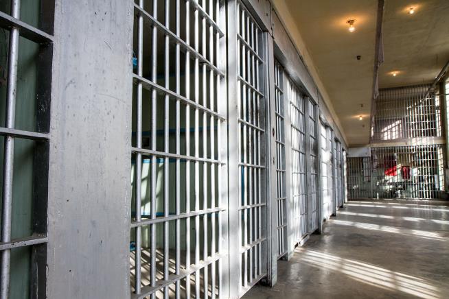 Strangers Donate $100K to Inmate After His $17 Donation