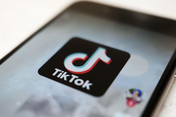 Bill to Force TikTok Sale Passes Panel in 50-0 Vote