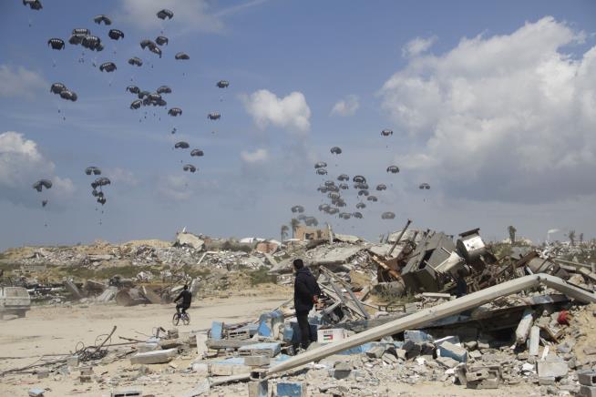 Report: 18 Die in Gaza Trying to Reach Airdropped Aid