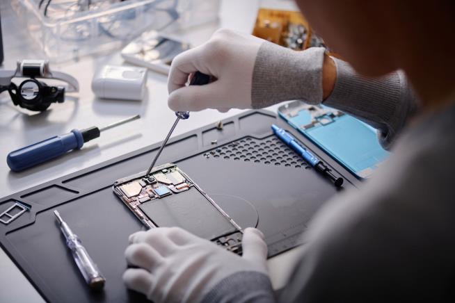 Apple Is Making It Easier to Fix iPhones With Used Parts