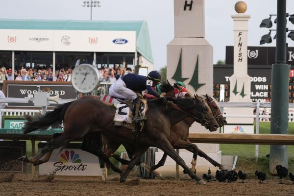 At the Kentucky Derby, a 3-Horse Photo Finish