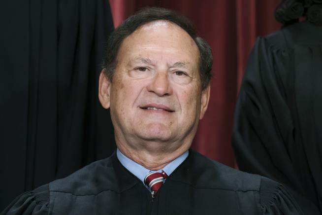 Alito Also Getting Flak From Republicans Over Flag