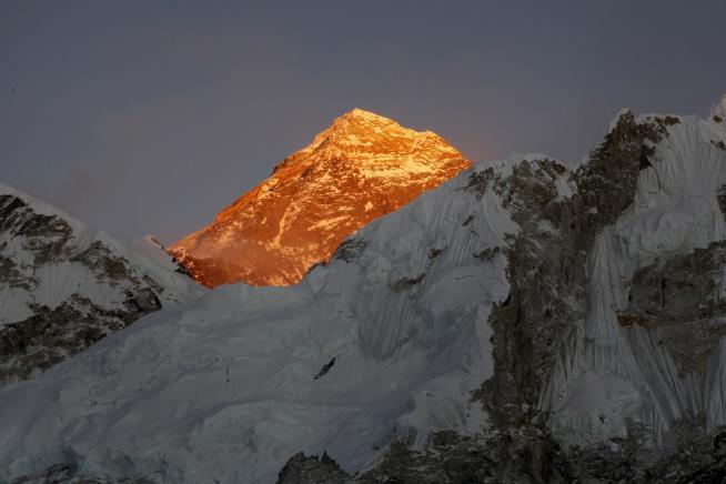 Kenyan Climber Dies on Mount Everest