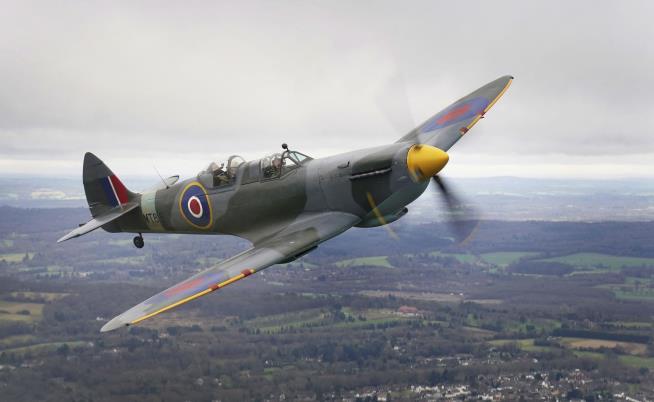 Pilot Dies in Crash of World War II-era Spitfire