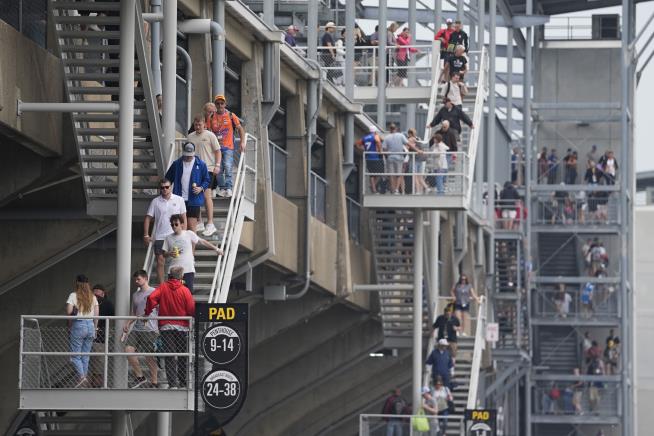 Stormy Indy 500 Clears Crowd