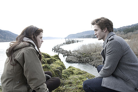 Twilight Fans Flock to Gloomy Town