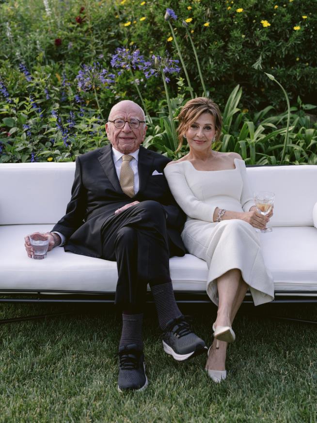 Murdoch Begins New Marriage