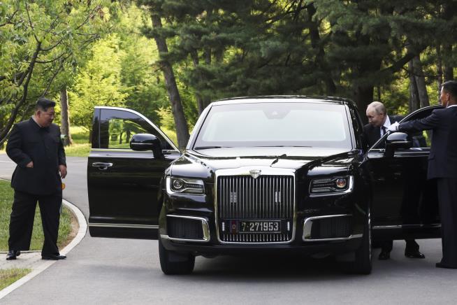 Putin, Kim Take Turns in the Limo Driver's Seat