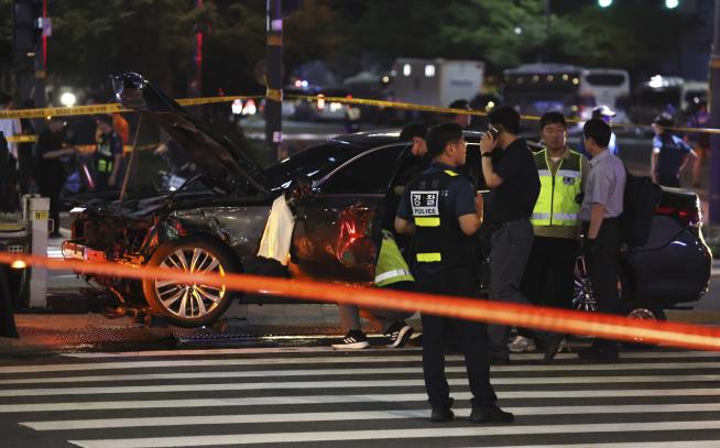 Car Slams Into Seoul Crowd, Kills 9