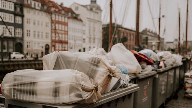 Copenhagen to Incentivize Tourists to Pick Up Trash