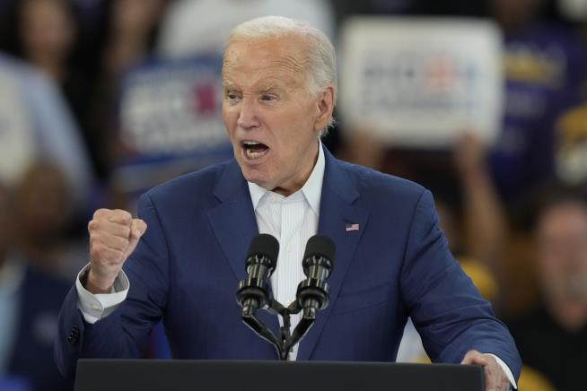 Biden Hears Chants of 'Don't You Quit!' at Rally