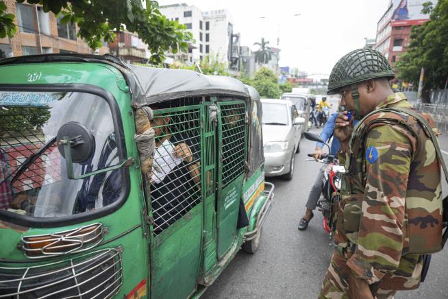 Bangladesh Extends Internet Blackout Amid Job Quota Protests