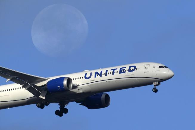 United Flight Attendants Need a Doctor's Note on Sick Days