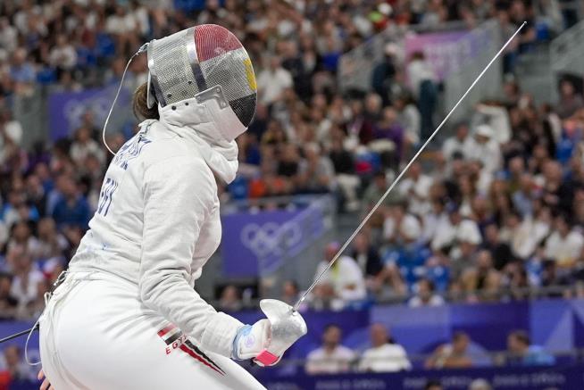 After Upset Win Over American, Fencer Reveals She's Pregnant