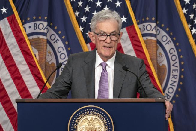 Powell: Politics Won't Influence Rate Cut Decision