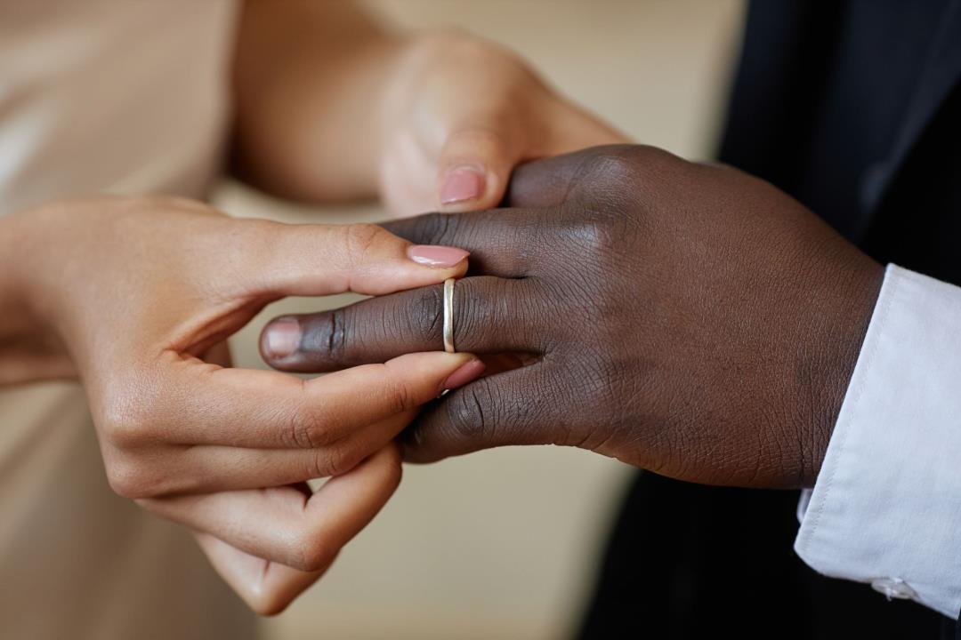 Couple sells guests tickets to their wedding for 3 each