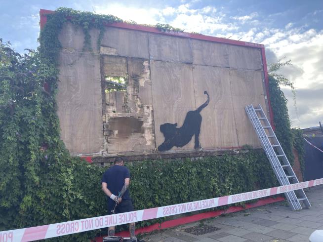 Banksy's Animal Murals Around London Come Down