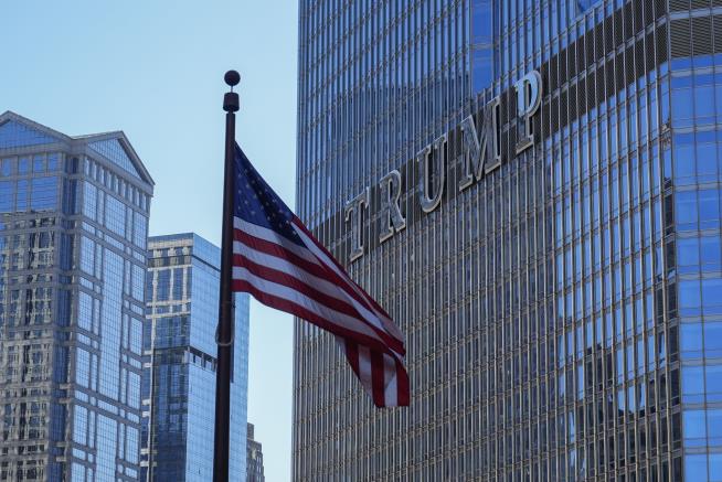 Dems in Chicago Are Lighting Up Trump Tower