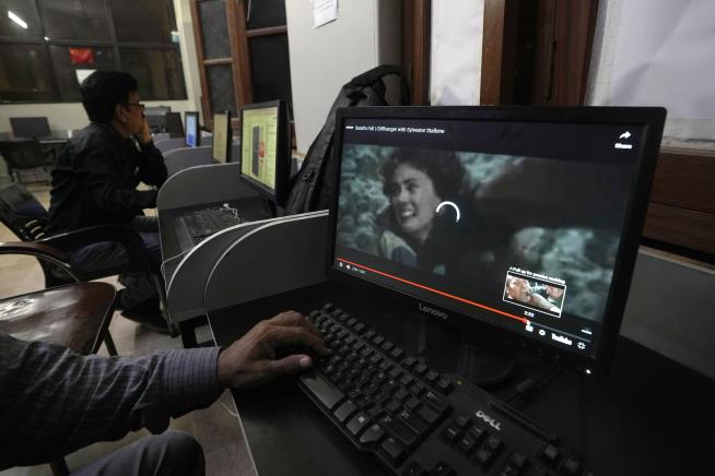 Pakistan's Internet Slows Dramatically, Causing Widespread Disruption