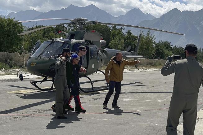 Climbers Rescued From Mountain in Pakistan Reach Hospital