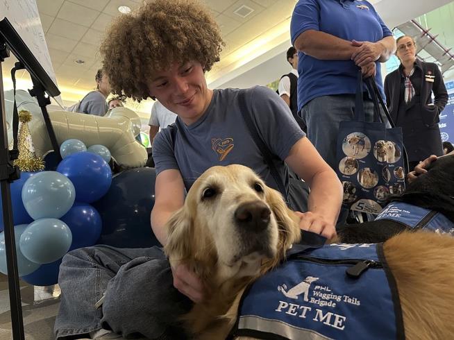 Therapy Dogs Honored at Philadelphia Airport Celebration