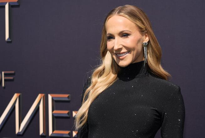 Comedian Nikki Glaser Will Host the Globes