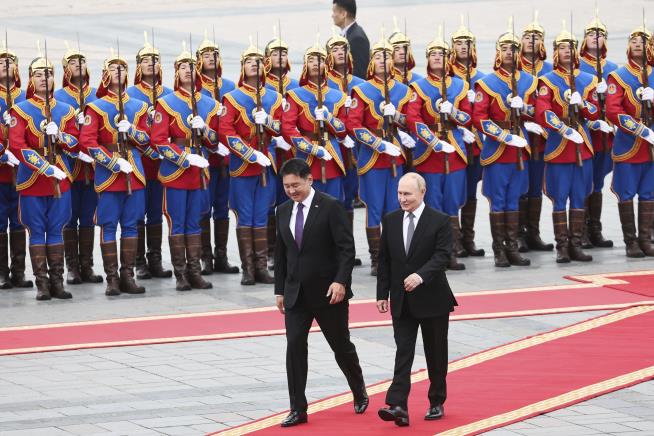 Putin Visits Mongolia Amid Calls for His Arrest