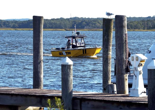 Motorboat Crash in Connecticut: One Dead, 2 Missing