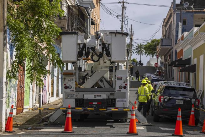 Puerto Rican Lawmakers Demand Answers on Persistent Outages