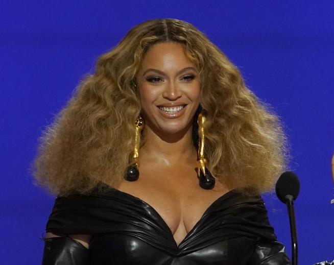 Beyonce Snubbed in CMA Awards Nominations