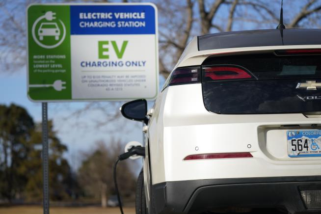 GM Offers Adapters for Access to Tesla Superchargers