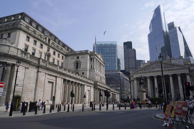 Bank of England Keeps Interest Rate Steady at 5%