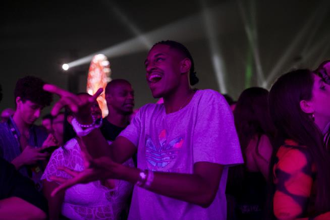 Sign Language Interpreters Sway With Rock in Rio