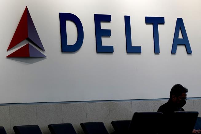 Jewish Flight Attendant Sues Delta for Discrimination