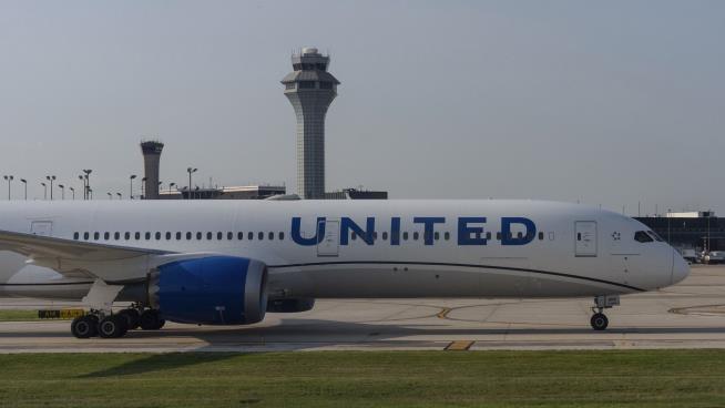 After Collision Warning, 2 Hurt on United Flight