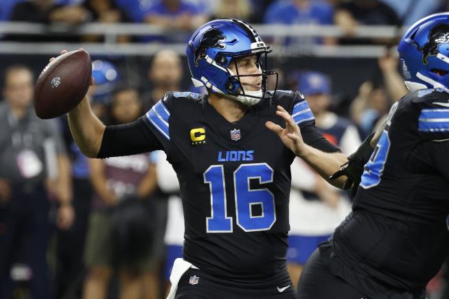 Lions QB Enters Record Book With Perfect Game