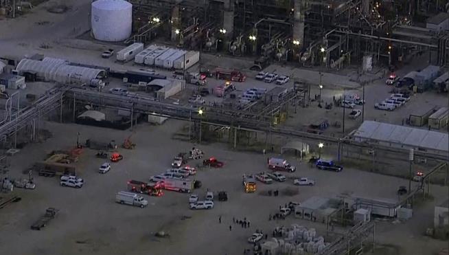 Hydrogen Sulfide Leak at Texas Refinery Kills 2