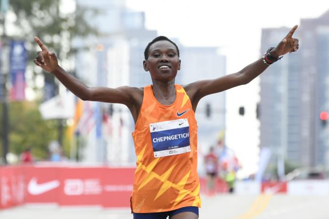 Kenyan Smashes World Record in Chicago Marathon