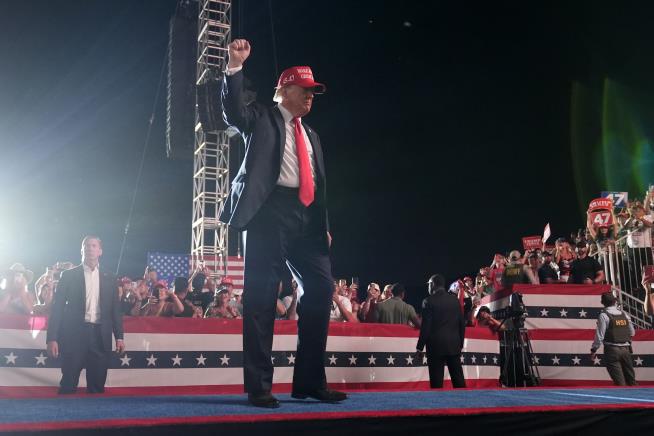 Man With Loaded Gun Arrested Trying to Get to Trump Rally