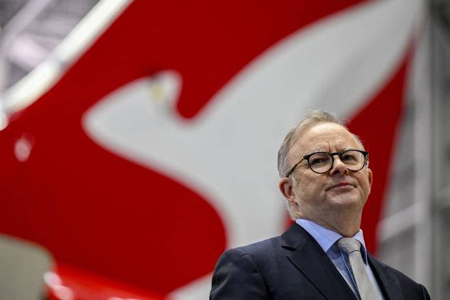 Australia PM Swings Back at Qantas Upgrade Allegations